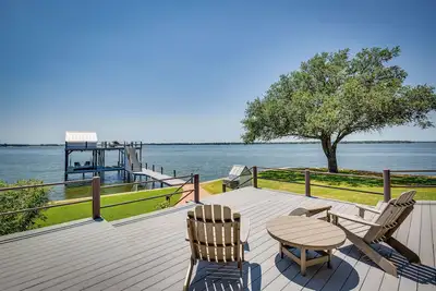 Image de Cedar Creek Lake Views: Gorgeous Mabank House!