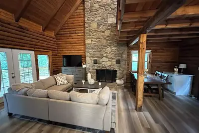 Image de Black Mountain Retreats - Two Cabins & Game Room\n