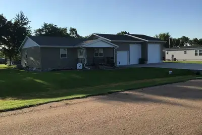 Image de 1 mile from the second largest lake in Nebraska with the best fishing & hunting