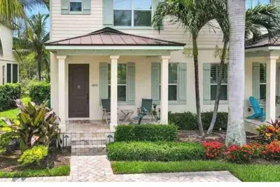 Image de 3 Bedroom, 2000 sq ft semi detached on South Hutchinson Island.