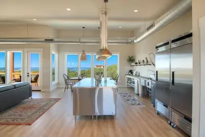Image de Infinity Oasis -Luxury Lake View & Heated Pool