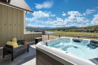 Image de Bike-Friendly Mountain Retreat with Stunning Views