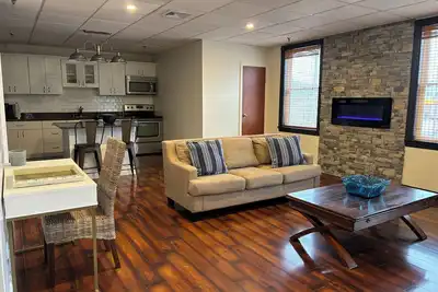 Image de Funky, Repurposed Downtown Getaway