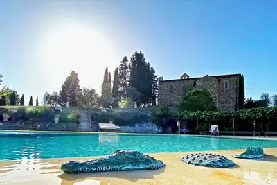 Image de Church house on wine estate, infinity pool, tennis court-newly renovated!