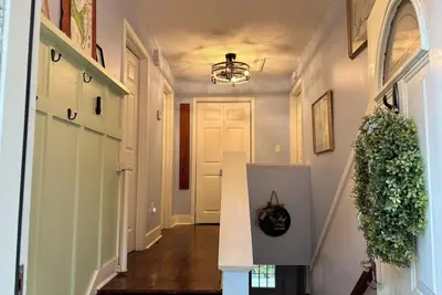 Image de Look no more! Charming retreat within city limits, near shops, parks and trails.