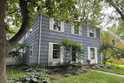 Image de We call it Urban Paradise- spacious home in Ypsilanti with lots of outdoor fun.