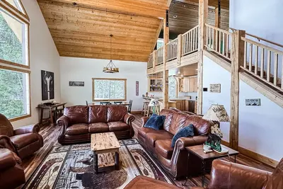 Image de Kantada Island Park Cabin Sleeps 10 WiFi Hot Tub Near Yellowstone