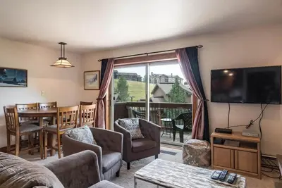 Image de ⭐️ Ski to Complex Doors ⎮ Free Wifi ⎮Hot Tub