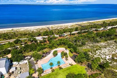 Image de Dog-friendly house with outdoor pool, golf cart, grill, Sup, 4 bikes, W\/D, Ac
