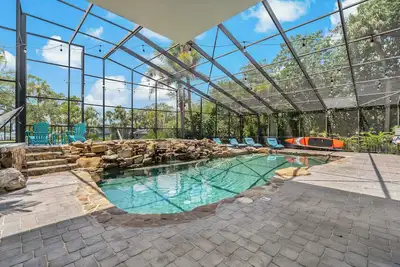 Image de St. Pete Waterfront Home w/Pool for Large Families