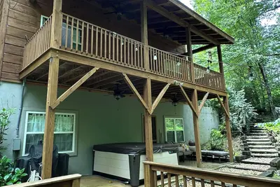 Image de Creekside, Pet Friendly Mountain Log Cabin in the Smokies, Fire Pit + Hot Tub