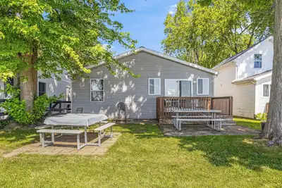Image de Lakeside Escape with Fire Pit & Dock\/Boat Rentals