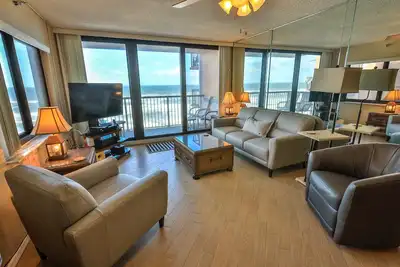 Image de Beachfront Sunrise Condo 704