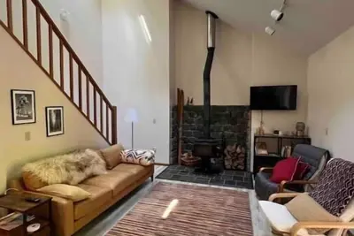 Image de Cozy Glacier cabin ready for R&R
