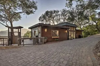Image de Scenic Sequoia: A Chic California Hillside Retreat
