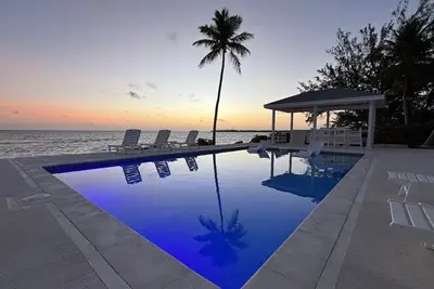 Image de Island Time - Brand New 4 bedroom Luxury house right on the Beach!