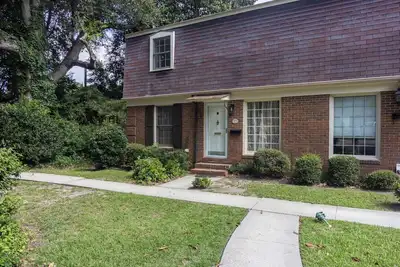 Image de Town home located a stones throw to the Wilcox Hotel and Hitchcock Woods