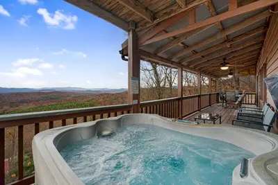 Image de Eagles View Ridge - Gorgeous Views, Hot Tub, Firepit, + More!