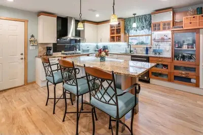 Image de 3200 Square Foot home with Hot Tub in the Woods