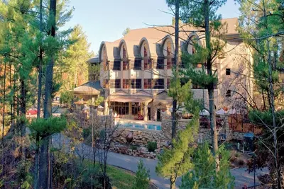 Image de 3 Bedroom Presidential Condo in Wisconsin Dells, at Sundara Cottages Resort! !