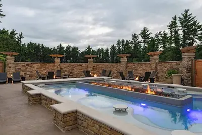 Image de 5 Bedroom Lockoff Unit, Sleeps 18, in Wisconsin Dells at Sundara Cottage Resort!