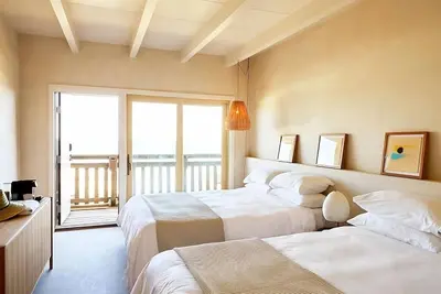 Image de Entrancing Oceanfront Experience! Swimming Pool, Free Breakfast and Parking!