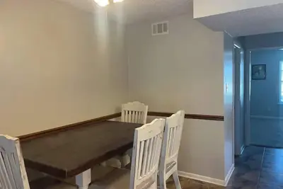 Image de Spacious 2 bedroom End Unit Townhome in Prime location