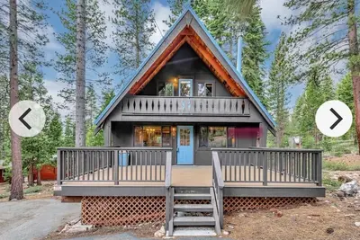 Image de Modern A-Frame cabin that is a nice stroll down to the lake.