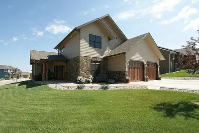 Image de Parkside Paradise | Spacious home in Rapid City with fireplace, grill, and W/D