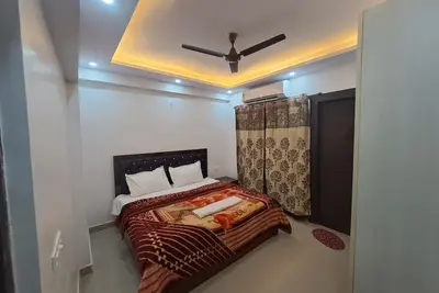 Image de Gokul 3bhk Entie Flat, Bharat City, Teela Mod Ghaziabad Near Hindon Airport Delhi