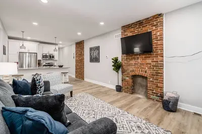 Image de Large 3 bedroom with fenced yard and games!