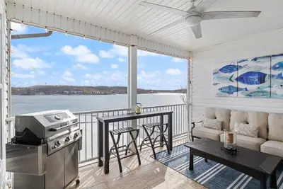 Image de Newly remodeled condo best views on the lake