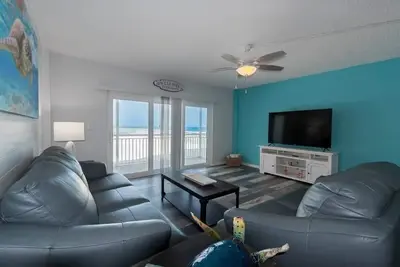 Image de Oceanfront Updated Condo - Direct Beach Access!