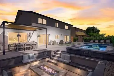 Image de Luxury Home! Heated Pool+Spa+Firepit