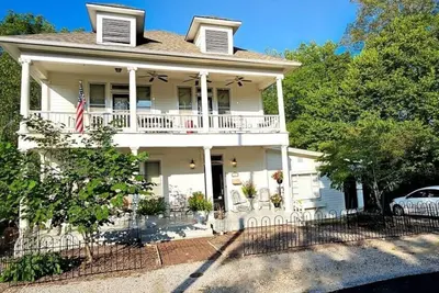 Image de Retraite de luxe à Eureka Springs: 4 chambres, parking gratuit
