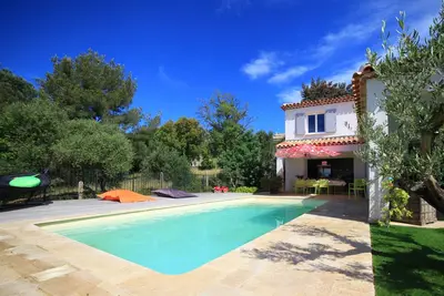 Image de villa standing piscine 10 personnes