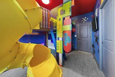 Image de The Marvelous | Brand New home w toy theme Rm, pool, grand Lr/Dr, near Universal