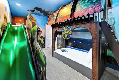 Image de Logan’s Lagoon | Water lover's oasis w/ pool, island theme Br - near waterparks