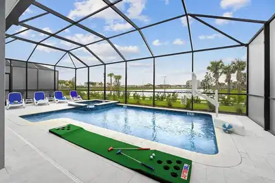 Image de Unbelievable Utopia | Centrally located home w/ undersea theme Br, pool, theater
