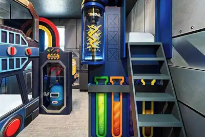 Image de Phenomenal Palace | Brand New estate next to parks - theater, pool, arcade, more