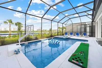 Image de Posh Paradise | Best location & in-house amenities: luxe pool, arcade, theme BRs