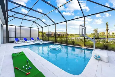 Image de Heavenly Haven | Huge estate next to airport & Universal ft. a theater & arcade