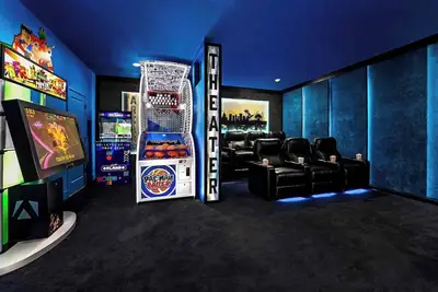 Image de Glorious Getaway | Hotel style estate on I-Drive - epic theme RMs, theater, pool
