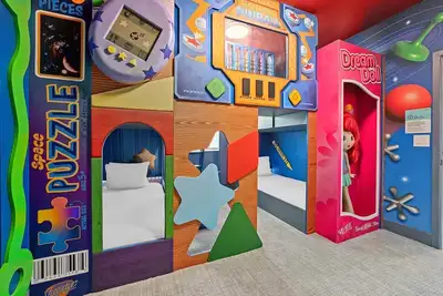 Image de Wondrous Wonderland | A dream escape on I-Drive - theme RMs, Pvt pool, theater