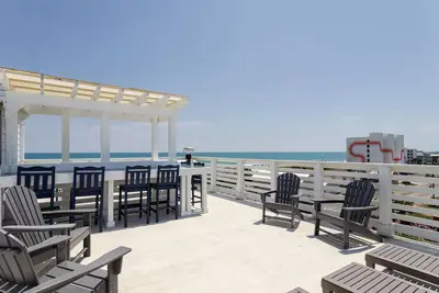 Image de Ev charger, elevator, ocean views from rooftop!