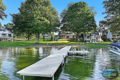 Image de Sandy Shore |Lakeside |Boat Pier on Powers Lake |Swimming |Picturesque Views |Unforgettable Memories