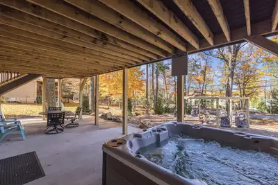 Image de New Bear's Den: 7br, 5. 5 bath, 26+ Sleeps! Hotub, Gazebo Firepit, Game room⛷️🏂🚣‍♂️