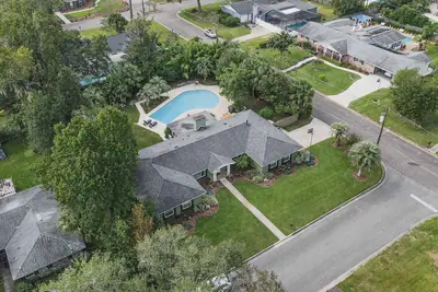 Spacious Pool Home 3 Miles to Uf!