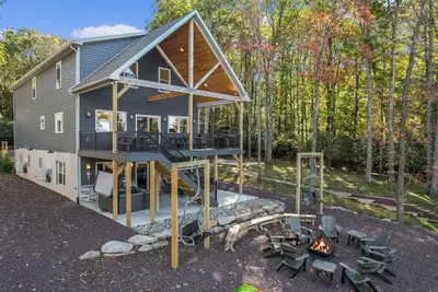 Image de Unmatched Luxury: Brand New 9br, 7ba, Elevator, Sleeps 30. Direct Lake Access