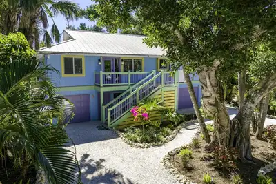 Image de A Colorful Captiva Vacation Rental - Free Dolphin To Cruise